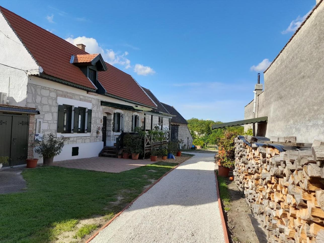 Kofejto Haza Villa Fertőrákos Buitenkant foto